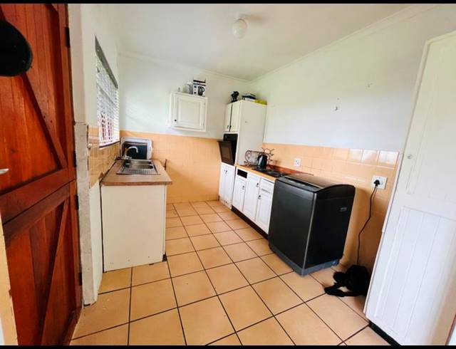 3 BEDROOM HOUSE FOR SALE IN BISLEY